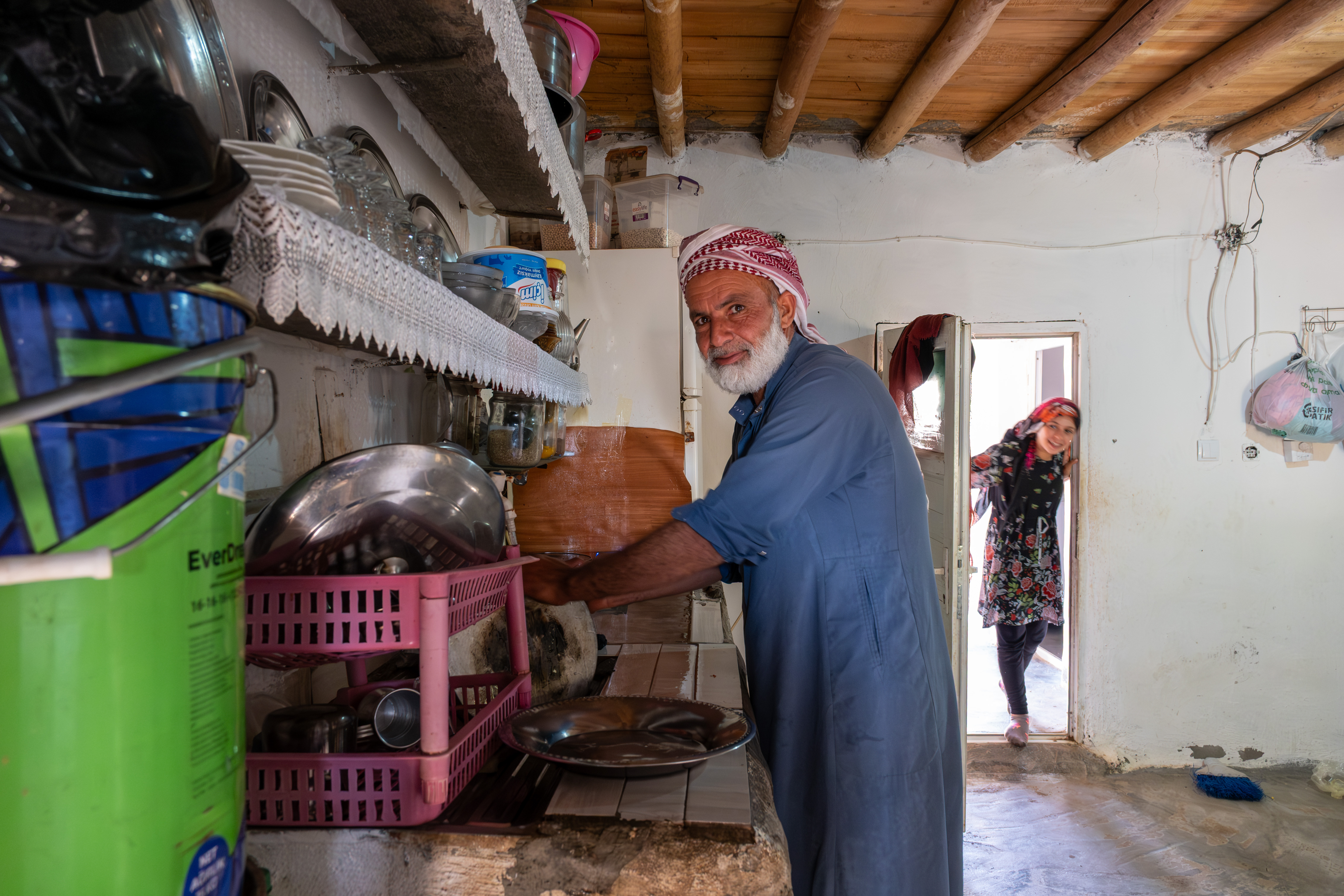 ‘Ev işi yapan baba mı olur?’ derler diye utandığım günlere şimdi gülüyorum…